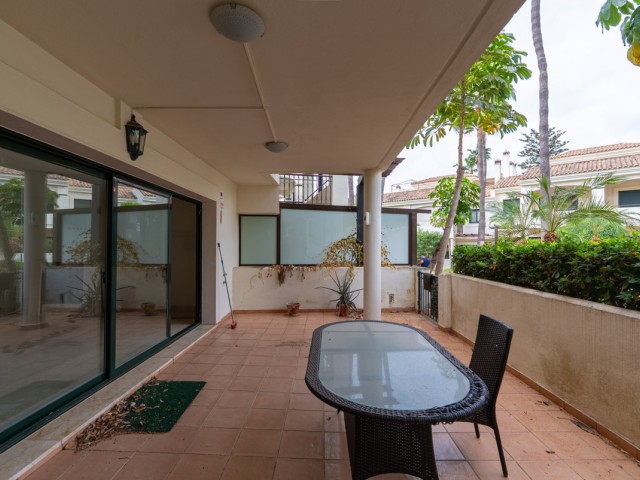 4 Schlafzimmer Reihenhaus in Estepona