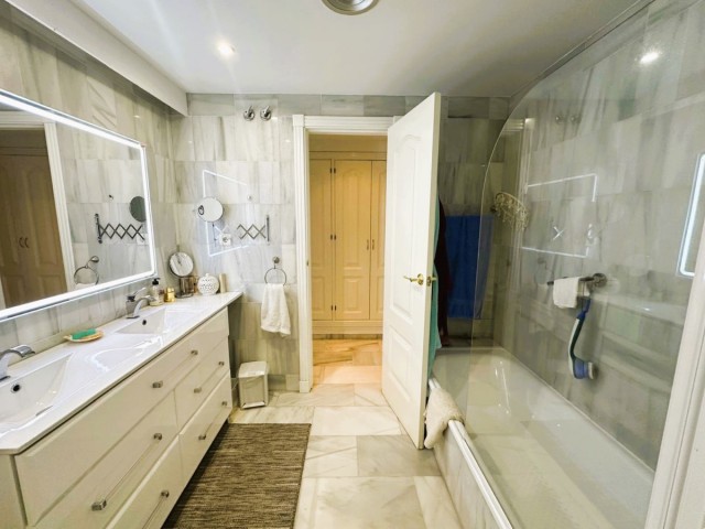 3 Bedrooms Apartment in Nueva Andalucía