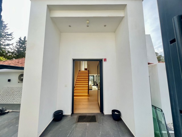 4 Bedrooms Villa in Nueva Andalucía