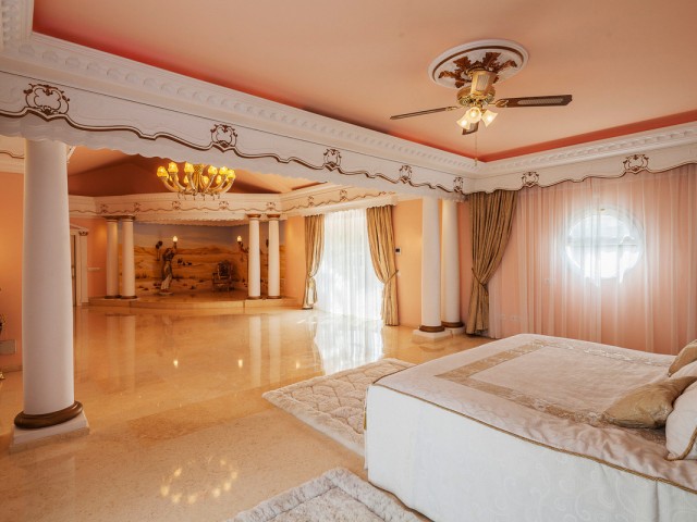 6 Bedrooms Villa in Sotogrande Alto