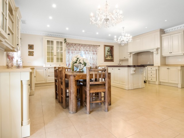 6 Bedrooms Villa in Sotogrande Alto