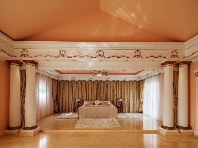 6 Bedrooms Villa in Sotogrande Alto