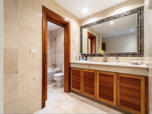 4 Soveroms Villa i Estepona