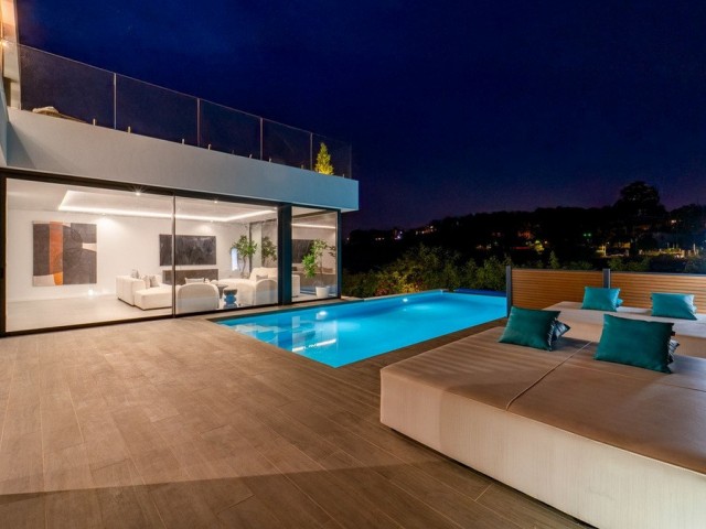 5 Bedrooms Villa in Atalaya