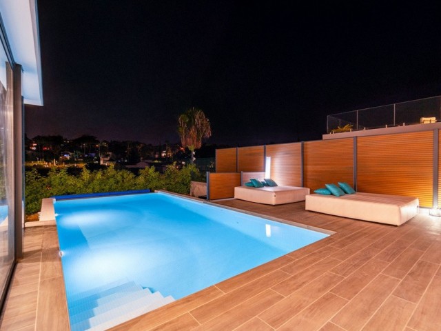5 Bedrooms Villa in Atalaya