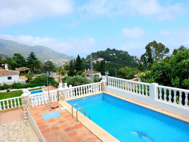 5 Bedrooms Villa in Mijas