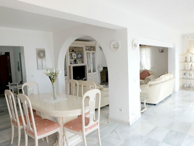 5 Bedrooms Villa in Mijas