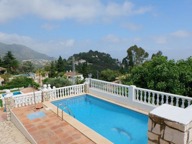 5 Bedrooms Villa in Mijas