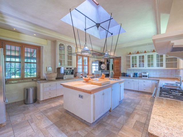 10 Bedrooms Villa in Estepona
