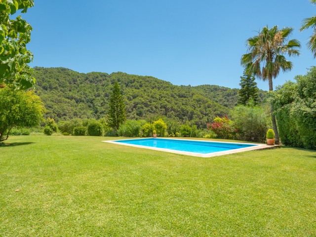 10 Bedrooms Villa in Estepona