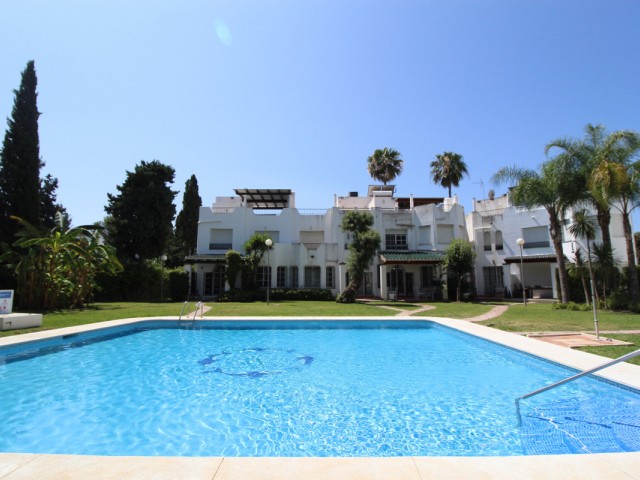 3 Slaapkamer Rijtjeshuis in Nueva Andalucía