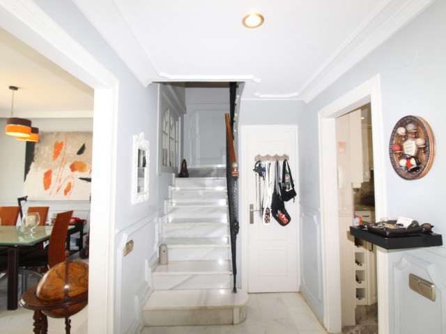 3 Slaapkamer Rijtjeshuis in Nueva Andalucía