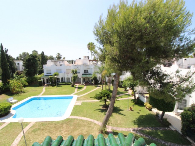 3 Slaapkamer Rijtjeshuis in Nueva Andalucía