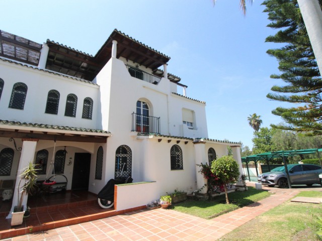 3 Slaapkamer Rijtjeshuis in Nueva Andalucía