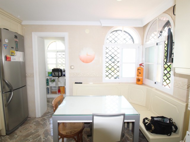 3 Slaapkamer Rijtjeshuis in Nueva Andalucía