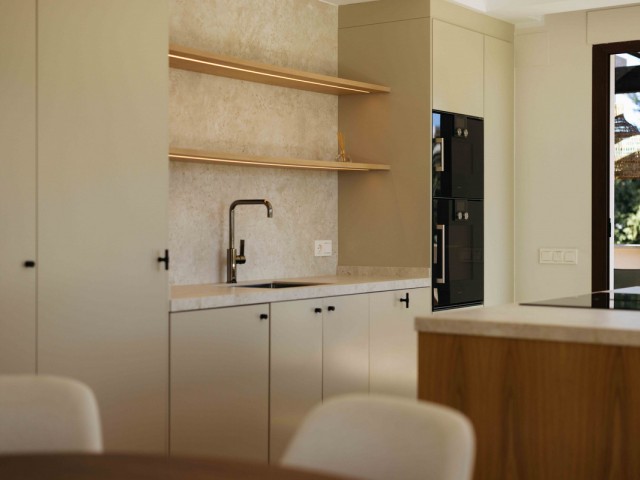 4 Bedrooms Apartment in Nueva Andalucía