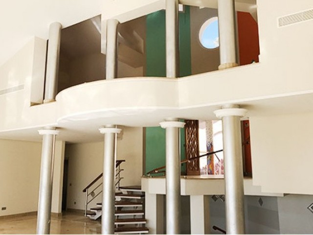 Villa con 5 Dormitorios  en Los Almendros