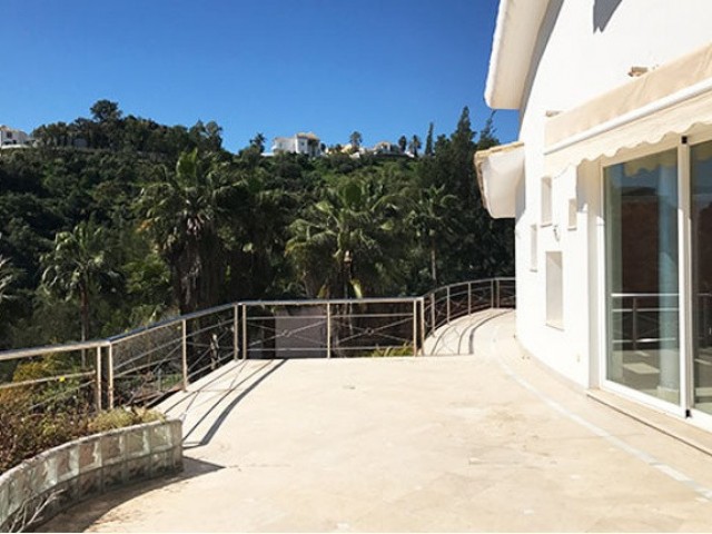 Villa con 5 Dormitorios  en Los Almendros