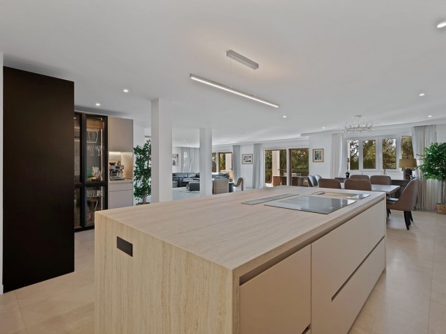 5 Bedrooms Villa in Benalmadena