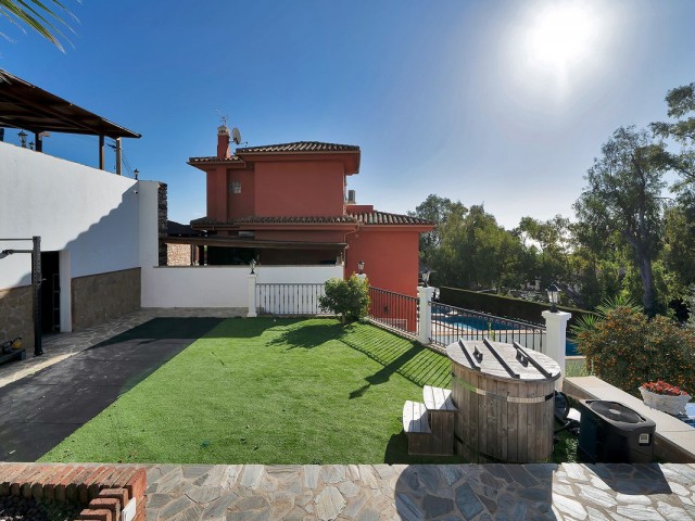 5 Bedrooms Villa in Benalmadena