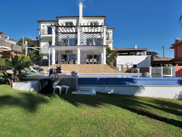5 Bedrooms Villa in Benalmadena