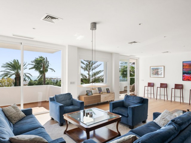 3 Bedrooms Apartment in Nueva Andalucía