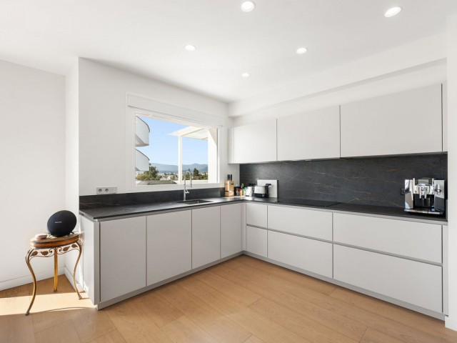 3 Bedrooms Apartment in Nueva Andalucía