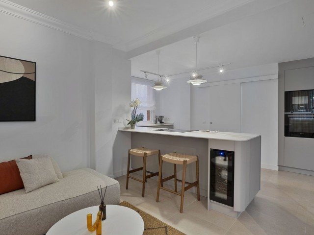 Apartment, El Paraiso, R5305687