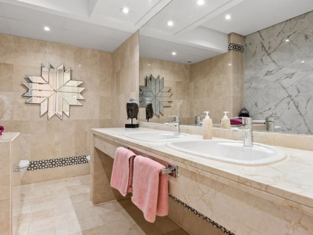 2 Bedrooms Apartment in Puerto Banús