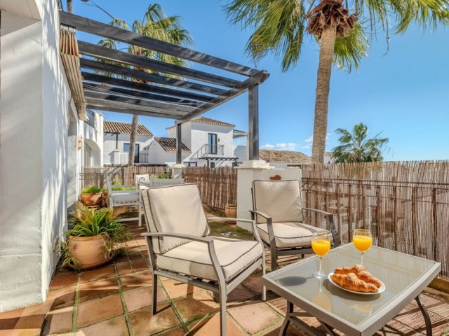 Apartment, Altos de los Monteros, R5306725