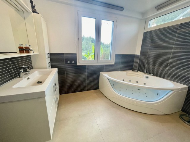 8 Schlafzimmer Villa in San Pedro de Alcántara