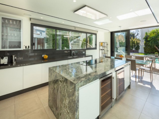 7 Schlafzimmer Villa in Puerto Banús