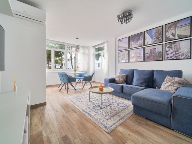 Apartamento con 2 Dormitorios  en Elviria