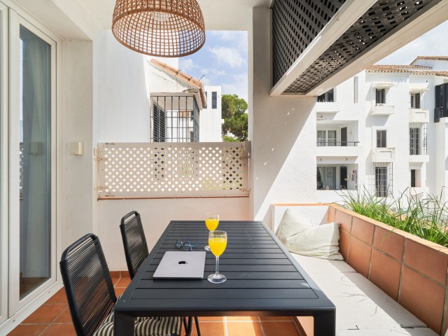 Apartamento con 2 Dormitorios  en Elviria