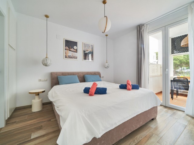 Apartamento con 2 Dormitorios  en Elviria