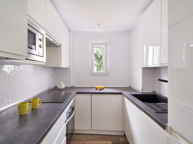 Apartamento con 2 Dormitorios  en Elviria