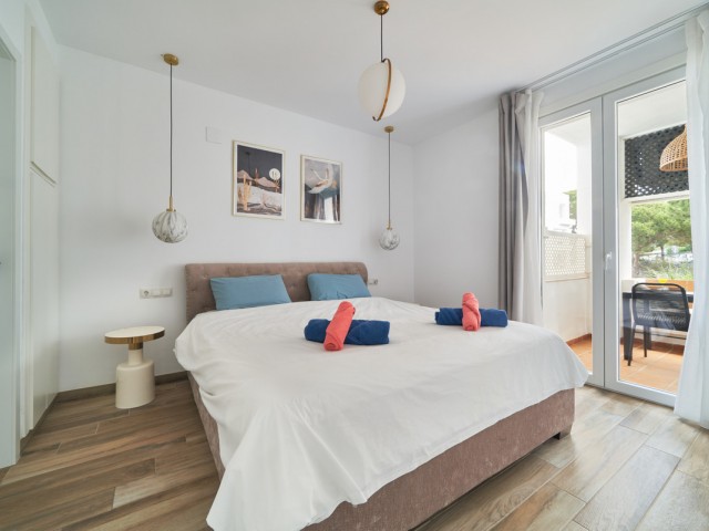 Apartamento con 2 Dormitorios  en Elviria