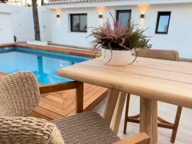 Villa avec 5 Chambres  à Costabella