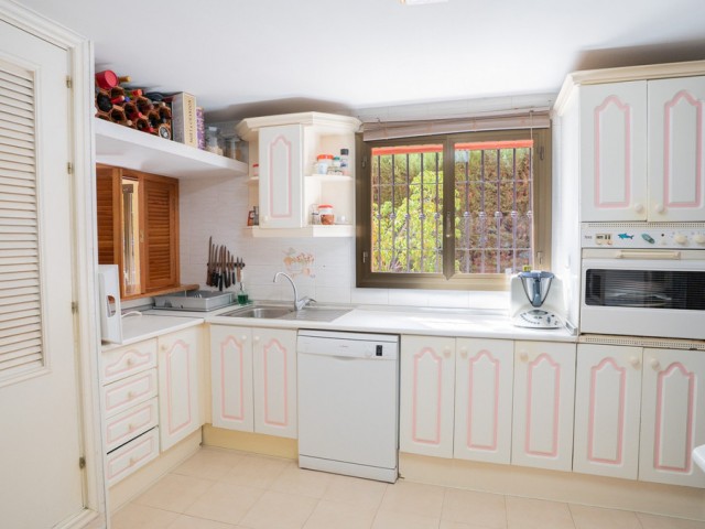 4 Bedrooms Villa in Marbella