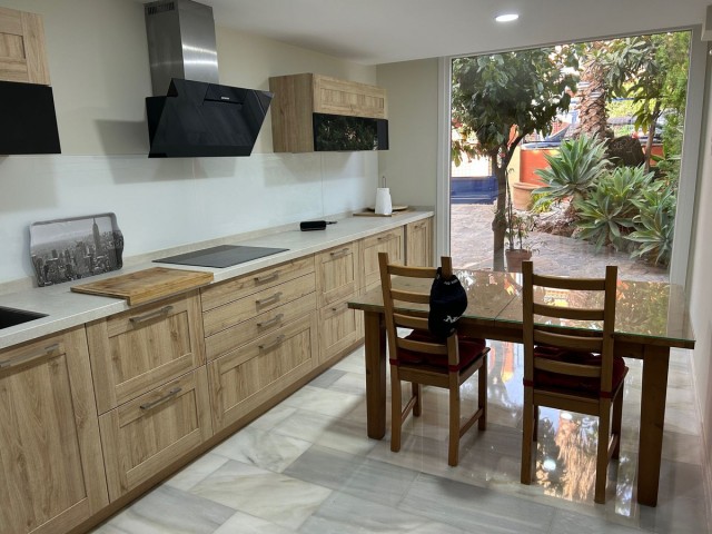 Adosado con 4 Dormitorios  en Atalaya