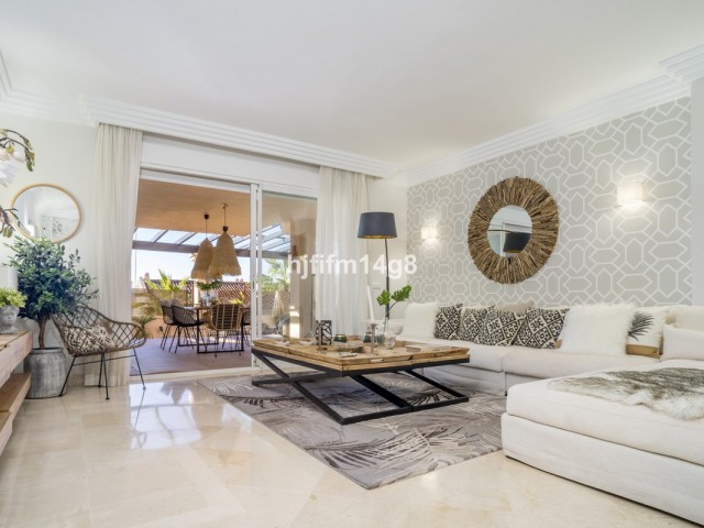 2 Bedrooms Apartment in Nueva Andalucía