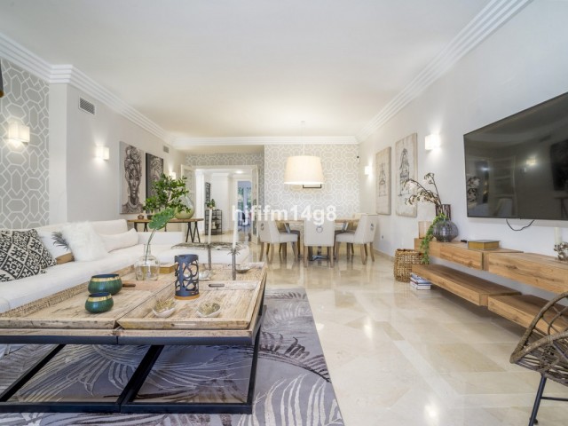 2 Bedrooms Apartment in Nueva Andalucía