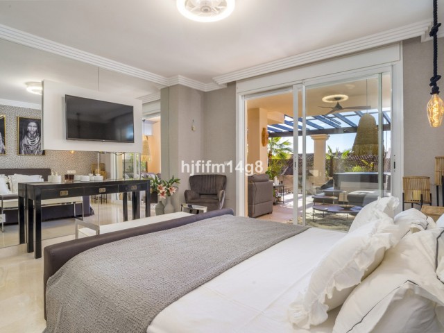 2 Bedrooms Apartment in Nueva Andalucía