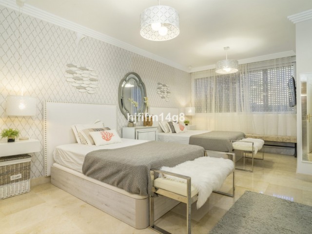 2 Bedrooms Apartment in Nueva Andalucía