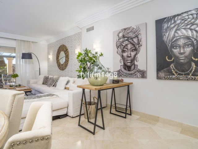 2 Bedrooms Apartment in Nueva Andalucía