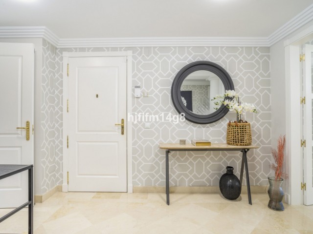 2 Bedrooms Apartment in Nueva Andalucía