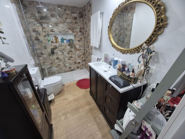 Apartamento con 2 Dormitorios  en Marbella