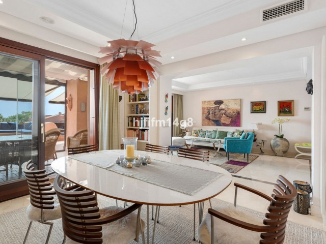 Ático con 3 Dormitorios  en Estepona