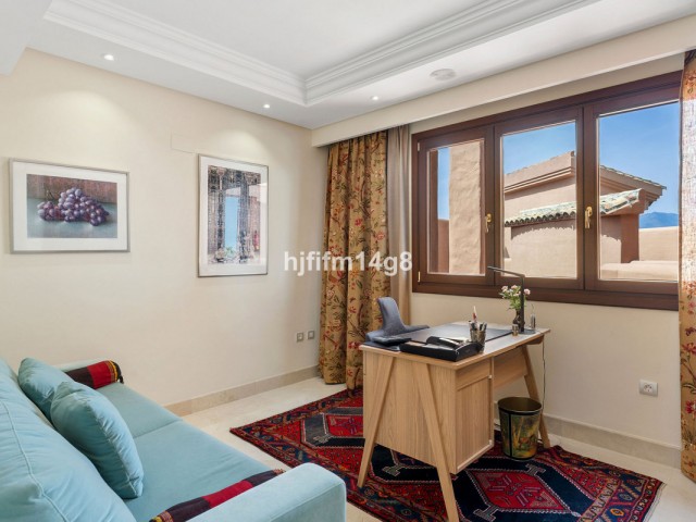 Ático con 3 Dormitorios  en Estepona