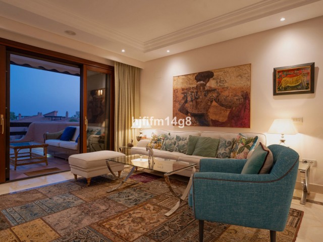 Ático con 3 Dormitorios  en Estepona